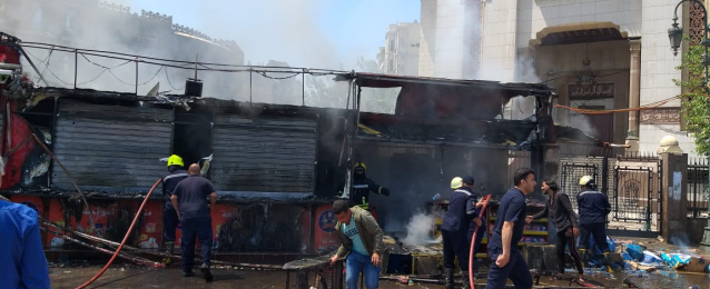 السيطرة على حريق ب3 أكشاك لبيع المواد الغذائية بجوار مسجد الفتح برمسيس