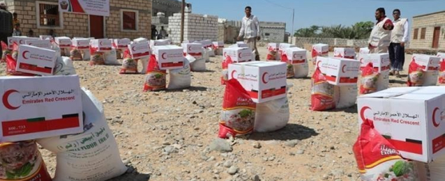 الإمارات تواصل تسيير قوافل الإغاثة إلى أهالي الساحل الغربي في اليمن