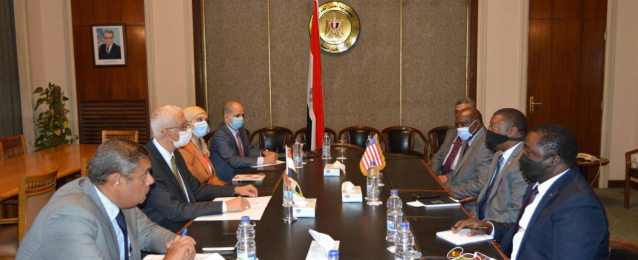 نائب وزير الخارجية يعقد جلسة مباحثات مع نظيره الليبيري