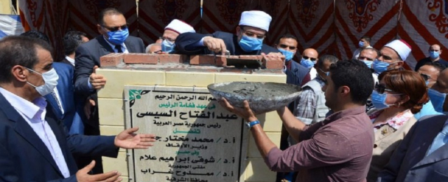 وزير الأوقاف ومحافظ الشرقية يضعان حجر الأساس لمسجد بالزقازيق