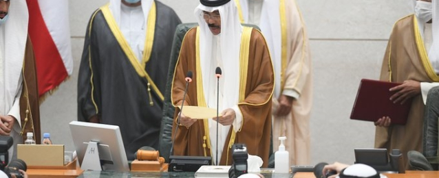 نواف الأحمد الصباح يؤدى اليمين الدستورية أميراً جديداً للكويت