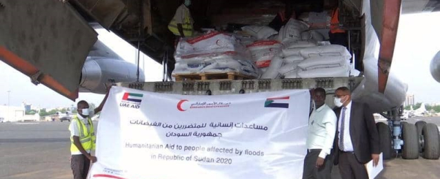 وصول طائرة إماراتية محملة بمساعدات لاحتواء فيضانات السودان