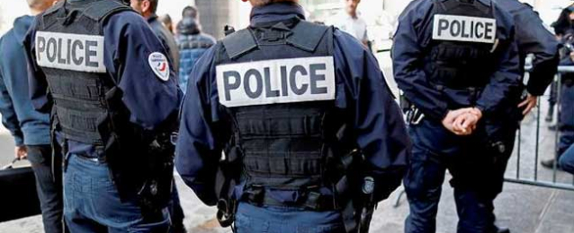 الشرطة الفرنسية تعتقل 9 على خلفية قطع رأس مدرس في أحد شوارع باريس