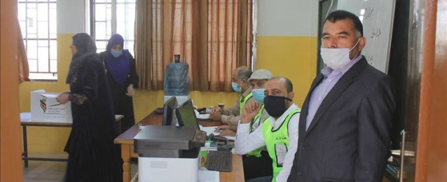رئيس وفد البرلمان العربي يشيد بسير الانتخابات البرلمانية بالأردن