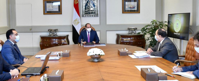 الرئيس عبد الفتاح السيسى يجتمع برئيس الحكومة ووزير المالية ويثني على أداء الاقتصاد