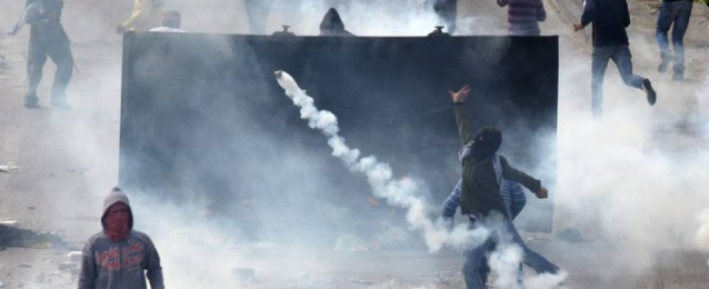 إصابة شابين واختناق العشرات خلال قمع الاحتلال لمسيرة ضد إسرائيل
