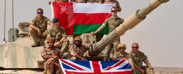 سلطنة عمان وبريطانيا تبحثان تعزيز التعاون العسكرى المشترك