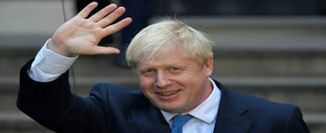 رئيس الوزراء البريطاني يقدّم خطّته للخروج من الإغلاق وفتح المدارس