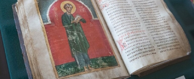 روسيا تعرض مخطوطة أرثوذكسية مرمّمة تعود إلى القرن العاشر الميلادي