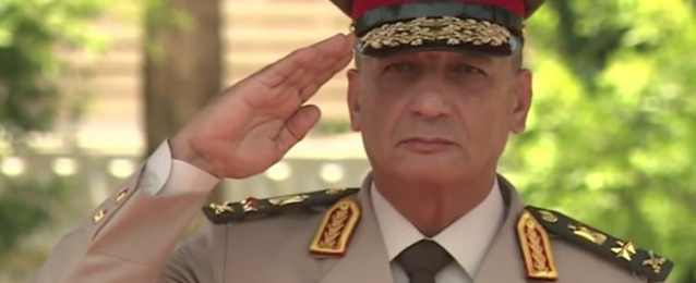 وزير الدفاع يشهد تخريج دورات جديدة من أكاديمية ناصر والقادة والاركان