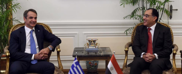 بالصور .. رئيسا وزراء مصر واليونان يترأسان جلسة مباحثات موسعة