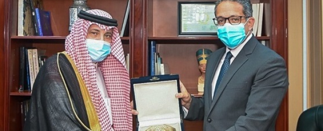 العناني يناقش مع وزير التجارة السعودي تنشيط السياحة بين البلدين