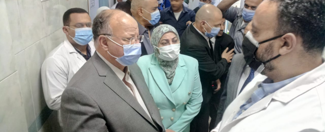 محافظ القاهرة يتفقد مصابي حادث قطار البضائع بحلوان