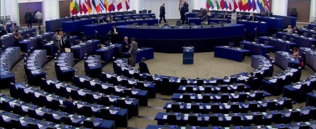 البرلمان الأوروبي يمنح الضوء الأخضر لاستخدام جواز السفر الصحي