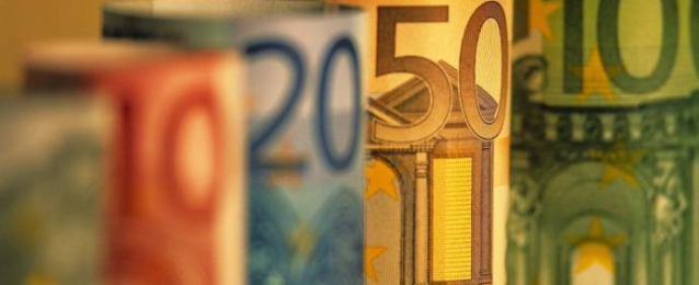 توالي ارتداد العملة الموحدة اليورو من الأعلى لها في أسبوعين أمام الدولار