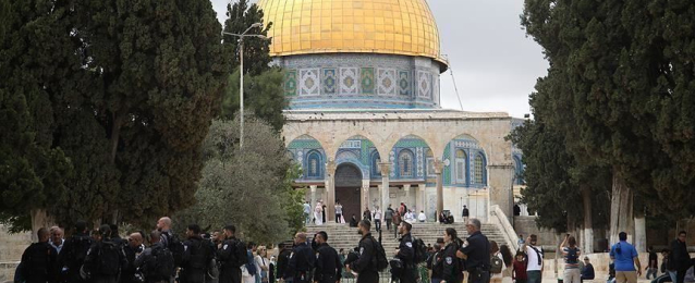 عشرات المستوطنين يقتحمون المسجد الأقصى .. وإسرائيل تعتقل 11 من عرب الداخل