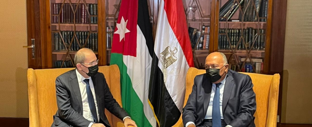 شكري يبحث مع الصفدي سبل تعزيز العلاقات بين مصر والأردن