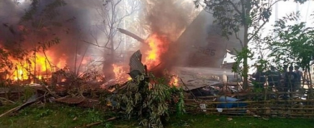 الجيش الفلبينى: إنقاذ 40 شخصا من الطائرة الفلبينية المنكوبة