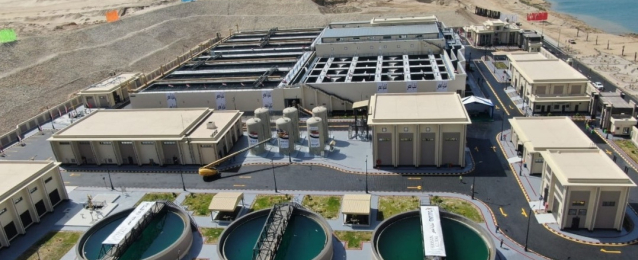 الرئيس السيسي يتفقد محطة معالجة مياه مصرف بحر البقر