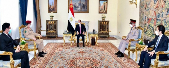 الرئيس السيسي يؤكد موقف مصر الثابت بدعم الجهود للتوصل إلى حل سياسي شامل للأزمة اليمنية