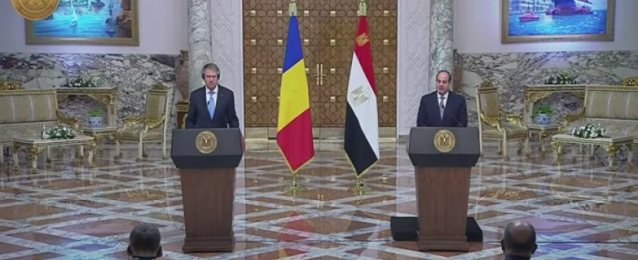 خلال مؤتمر صحفي مشترك مع رئيس رومانيا .. الرئيس السيسي يؤكد حرص مصر على تطوير العلاقات الثنائية