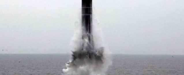 كوريا الشمالية تعلن عن اختبار ناجح لصاروخ باليستي أطلق من غواصة
