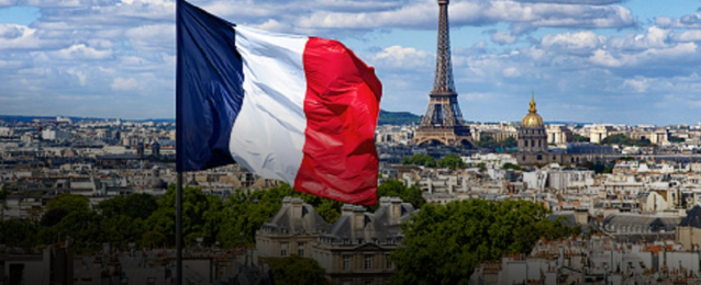 فرنسا تجمد أصولا روسية تزيد قيمتها عن مليار يورو