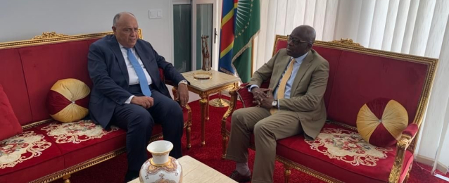 وزير الخارجية يلتقي مع نظيره الكونغولي على هامش الاجتماع الوزاري التحضيري لمؤتمر المناخ في العاصمة كينشاسا