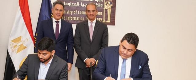 بالصور..وزير الاتصالات يشهد توقيع اتفاقية تعاون لإنشاء مركز بيانات سحابي بمصر