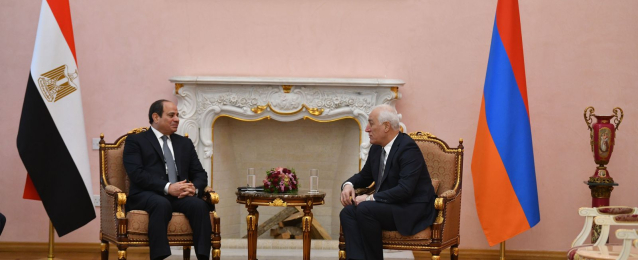 الرئيس السيسى يلتقي بنظيرة الأرميني حيث أقيمت للسيد الرئيس مراسم الاستقبال الرسمي وتم عزف السلام الوطني للبلدين
