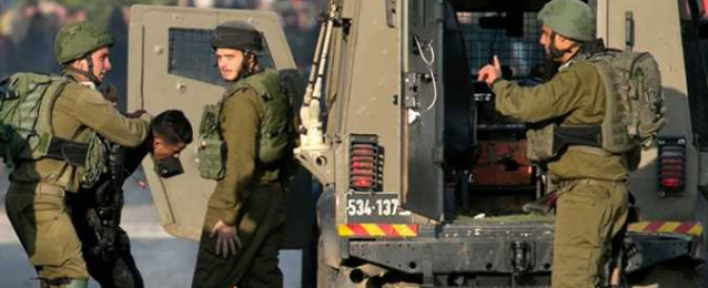 قوات الاحتلال تعتقل 10 مواطنين من الضفة الغربية
