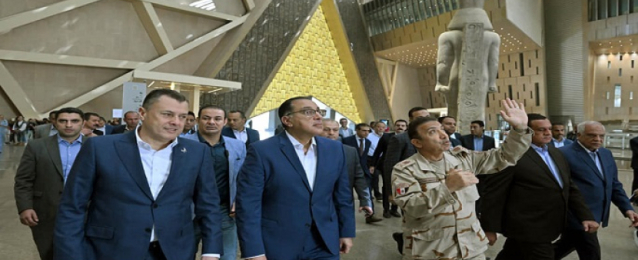 بالصور.. رئيس الوزراء يتفقدُ المتحف المصري الكبير لمتابعة تطورات الأعمال بالمشروع