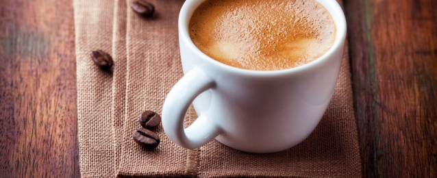 7 آثار جانبية لشرب القهوة باللبن “على الريق”