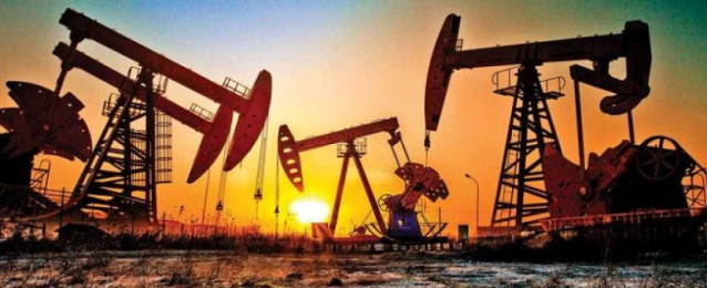 ارتفاع أسعار النفط بدعم انخفاض المخزونات الأمريكية وهجمات على المصافي الروسية